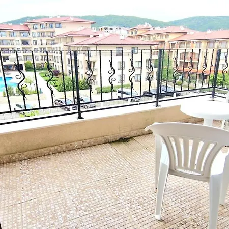 Studio With Balcony, 10m Away From See, In 4 Star Resort, דירה סבטי ולאס